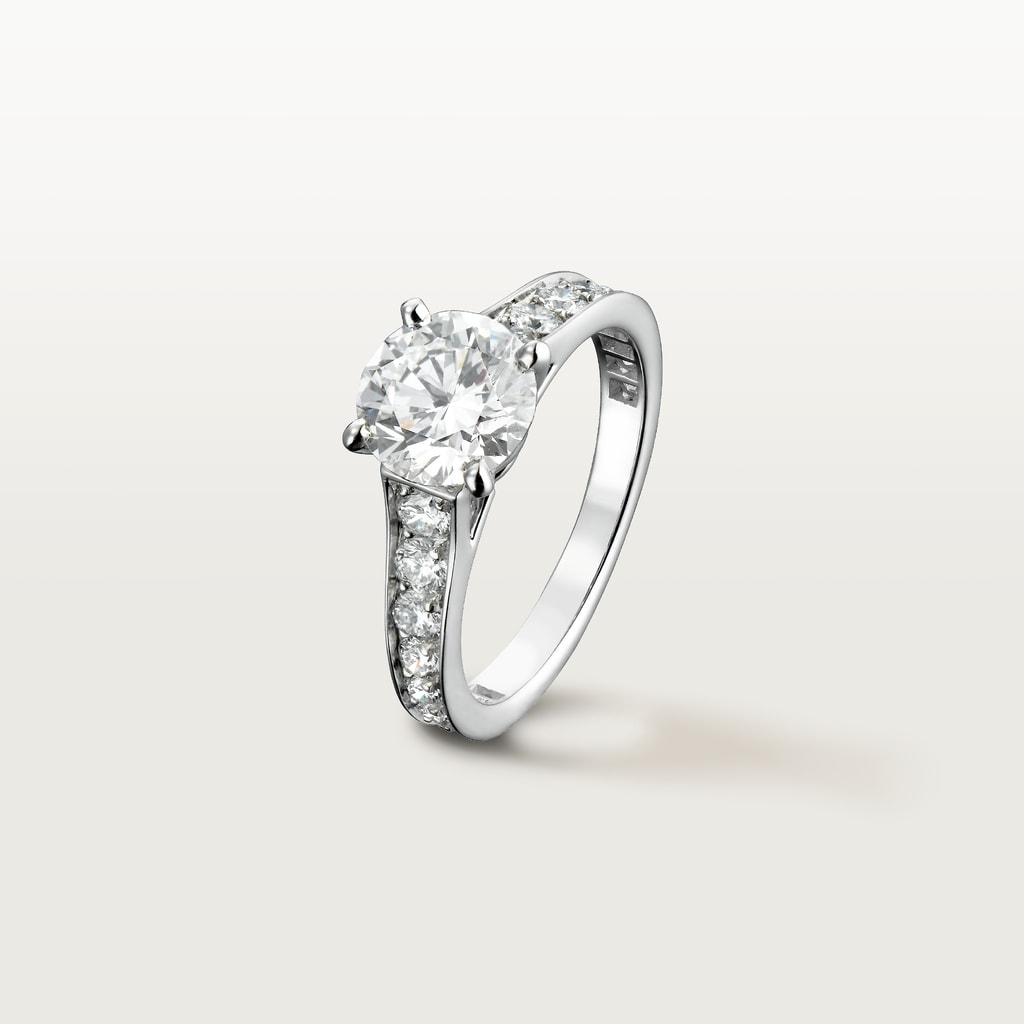 1895 solitaire, brilliant-cut diamond, paved  Platinum, diamonds