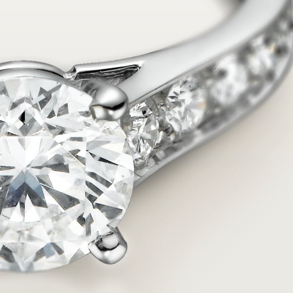 1895 solitaire, brilliant-cut diamond, paved   Platinum, diamonds