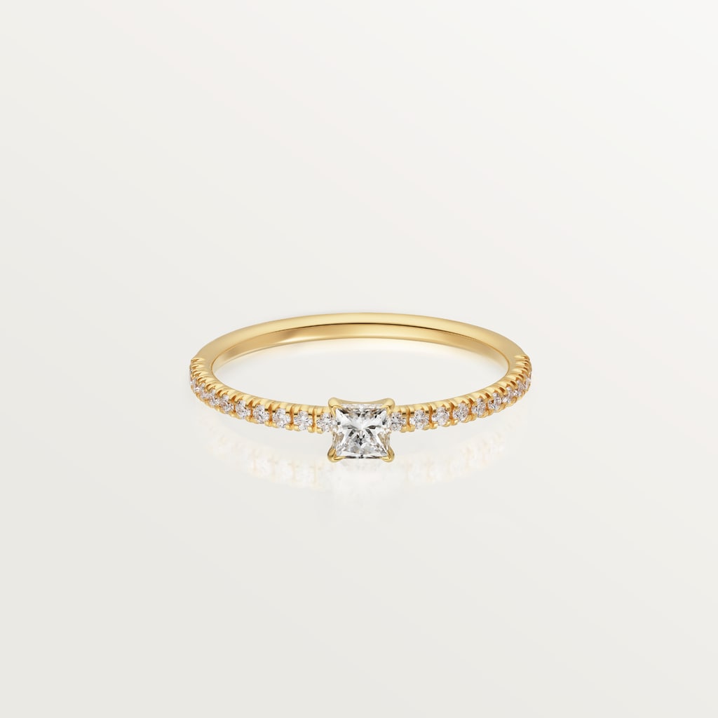 Etincelle de Cartier ring, princess-cut diamond, pavedYellow gold, diamonds