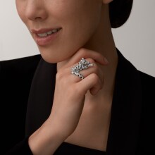 Panthère de Cartier ring Platinum, emeralds, onyx, diamonds