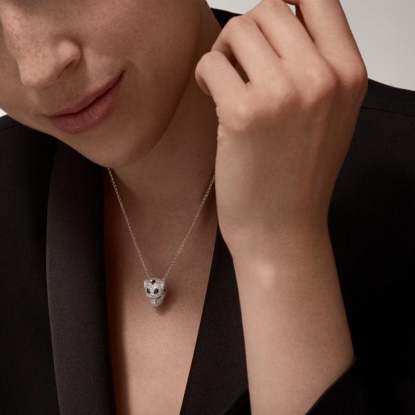 Panthère de Cartier pendant, paved White gold, onyx, emeralds, diamonds